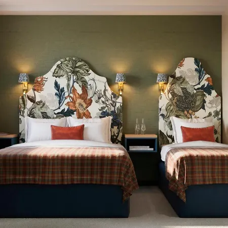 Club House Hotel 2*
