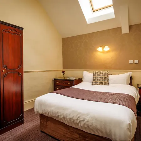 Club House Hotel 2*