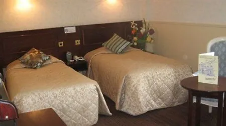 Club House Hotel 2*