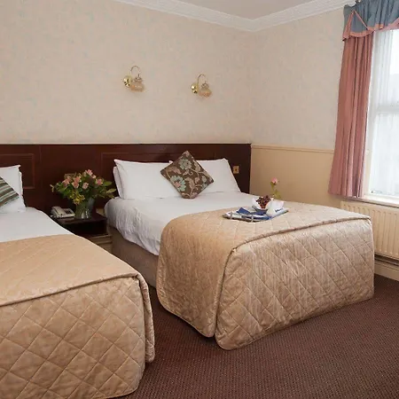 Club House Hotel 2*