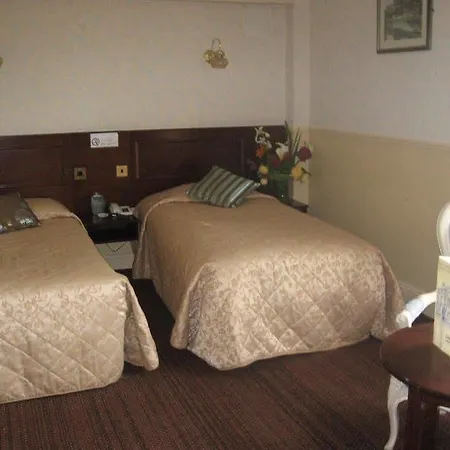 Club House Hotel 2*